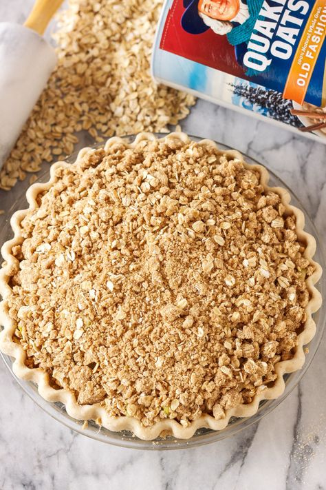 Caramel Apple Crumb Pie | www.reciperunner.com | The perfect holiday pie with the most amazing oat crumb topping! @Target #QuakerUp #MyOatsCreation #spon Apple Pie With Crumb Topping Oatmeal, Dutch Apple Pie Topping, Apple Pie With Crumb Topping, Apple Crumb Pie Recipe, Classic Apple Pie Recipe, Recipe Runner, Mexico Recipes, Dutch Apple Pie Recipe, Apple Crumb Pie