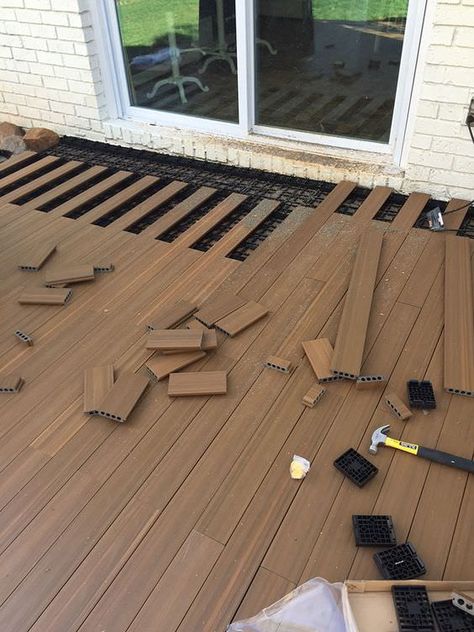 Lay decking over existing concrete yard - creative outdoor floor solutions Deck Over Concrete Patio, Outdoor Patio Flooring Ideas, Deck Over Concrete, Balcony Tiles, Patio Floor, Laying Decking, Deck Flooring, Cement Patio, Concrete Patios