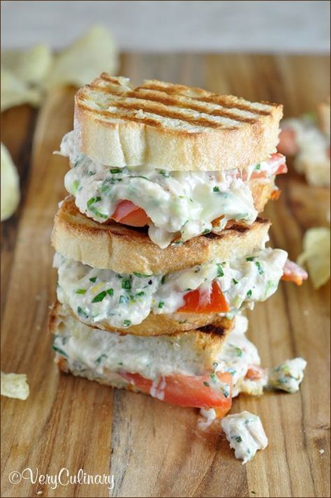 Lemony Herb Tuna Melt with Fontina and the Greatest Sandwich Recipes Ever!! Toasted Sandwiches, Tuna Melt Recipe, Grilled Sandwiches, Classic Grilled Cheese, Melt Recipe, Tuna Melt, Tuna Melts, Think Food, Soup And Sandwich