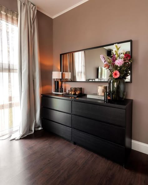 Black Dresser, First Apartment Decorating, Apartment Living Room Design, Future Apartment Decor, Dekorasi Kamar Tidur, Apartment Decor Inspiration, Room Makeover Bedroom, Future Apartment, Decor Home Living Room