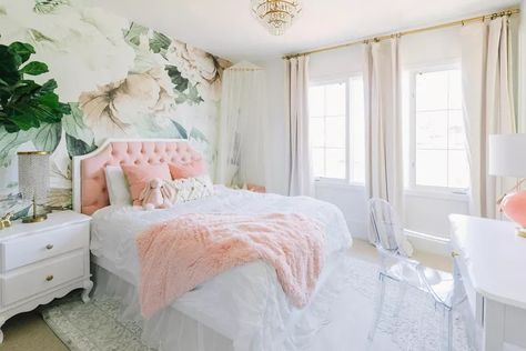 27 Dream Bedroom Ideas for Girls Dreamy Girls Bedroom, Design Ložnic, Nursery Interior Design, Floral Bedroom, Dekorasi Kamar Tidur, Pink Bedrooms, Shabby Chic Bedrooms, Mural Floral