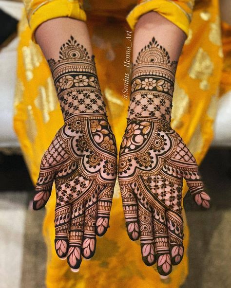 2,700 Likes, 14 Comments - The Wedding Brigade (@theweddingbrigade) on Instagram: “Beautiful floral henna to inspire you ❤ (C)- @sonias_henna_art . . . #bridalhennaartist…” Floral Henna, Bridal Nails Designs, Mehndi Designs Bridal Hands, Mehndi Design Pictures, Full Mehndi Designs, Henna Tattoo Designs Simple, Latest Bridal Mehndi Designs, Wedding Mehndi Designs, Mehndi Designs Front Hand