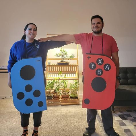 Nintendo Switch Halloween Costume, Switch Controller Costume, Video Game Family Costumes, Nintendo Controller Costume, Nintendo Switch Trunk Or Treat, Nintendo Characters Costumes, Nintendo Halloween Costumes, Nintendo Switch Costume, Switch Costume