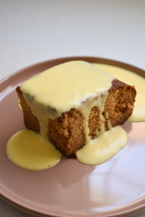 South African Malva Pudding Malvern Pudding, Malawi Food, Vanilla Custard Recipe, South African Desserts, Malva Pudding, Big Tasty, African Dessert, Healthy Granola Bars, Toffee Pudding