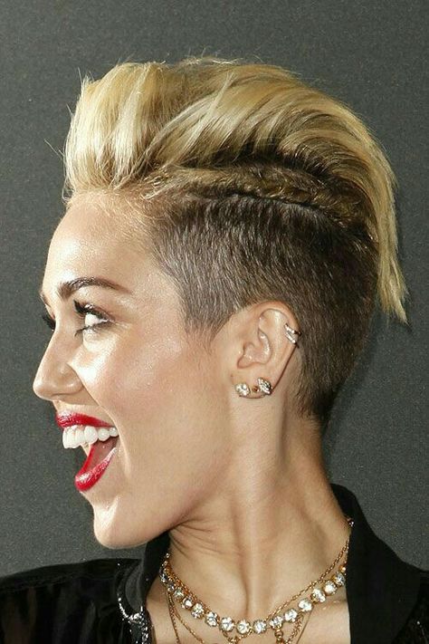 Miley Cyrus Piercings, Undercut Ideas, Miley Cyrus Hair, Kristen Stewart Hair, Girls Short Haircuts, Multiple Ear Piercings, Cute Ear Piercings, Ethnic Hairstyles, Different Hairstyles