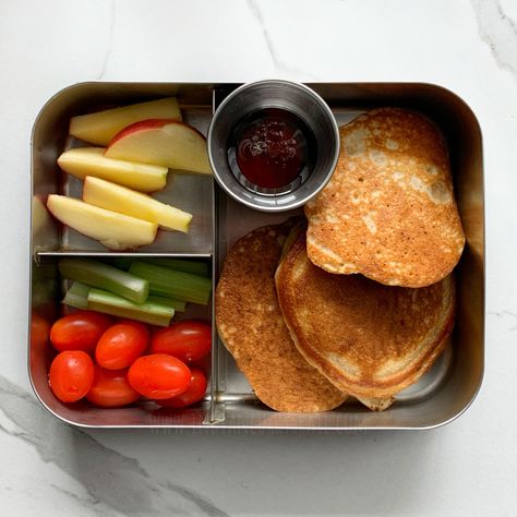 Pancake School Lunch, Pancake Lunchbox Ideas, Pancake Without Egg, Tiffin Ideas, Kids Lunch Box Meals, Lunch Recipes Indian, Lunch Saludable, Whole Wheat Pancakes, Tiffin Box