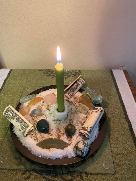 Abundance Altar Ideas, Money Altar Ideas, Money Crystals And Stones, Manifesting Stones, Prosperity Altar, Green Stones And Crystals, Money Alter, Cinnamon Abundance, Abundance Altar