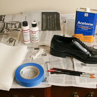 another tip for my "attempt" to paint cowboy boots oPainting Leather Shoes (or other leather stuff) How To Dye Leather Shoes, How To Paint Leather Shoes, Paint Leather Shoes, Painting Leather Shoes, Painted Apparel, Painted Boots, Leather Painting, Hostess Cupcakes, Paint Leather