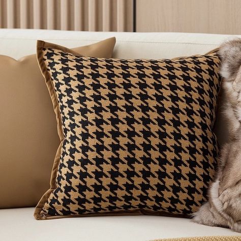 Houndstooth Pillows, Black Color Palette, Pretty Life, Bedroom Updates, Home Decor Modern, Hounds Tooth, Black Houndstooth, Black Sofa, Houndstooth Pattern