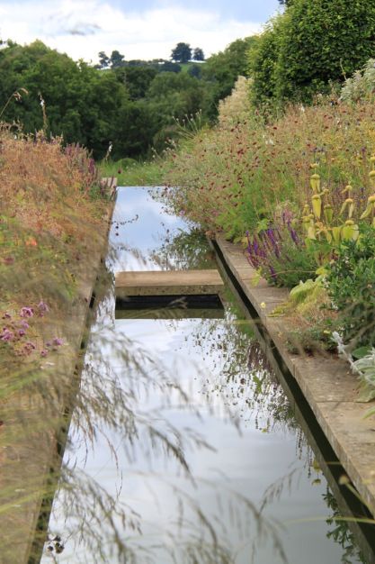 Tom Stuart-Smith’s Broughton Grange – Janna Schreier Garden Design Tom Stuart Smith Gardens, Modern Planting, Tom Stuart Smith, Garden Design Pictures, Top Of A Mountain, Garden Water Feature, Courtyard Gardens Design, Paradise Garden, Dry Garden