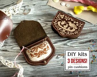 Quilting Organization, Diy Pincushion, Sewing Kit Bag, Needle Cushion, Diy Case, Embroidery Diy, Needle Holder, Hand Embroidery Kit, Hand Embroidery Flowers