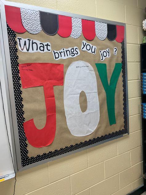 Students write their answers on the letters. Fun and easy board that the kids love! December Bulletin Boards Elementary, December Bulletin Boards Middle School, Unique Christmas Bulletin Board Ideas, Joy Bulletin Board Ideas, Christmas Bulletin Board Ideas College, Christmas Counseling Bulletin Boards, Christmas Decor Ideas For Bulletin Board, Easy December Bulletin Boards, School Counselor Christmas Bulletin Board