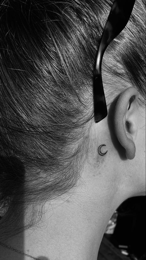 Upside Down Moon Tattoo, Behind The Ear Moon Tattoo, Moon Behind Ear Tattoo, Moon Tattoo Behind Ear, Moon Ear Tattoo, Moon Tattoo Ear, Moon And Saturn Tattoo, Moonlight Tattoo, Saturn Tattoo