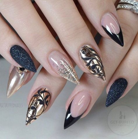 Recently the chrome and metallic effect on the nails has become fashionable for trendsetters which makes the manicure is much modern and interesting. Chrome Nail Art, Nails Yellow, Solid Color Nails, Stiletto Nail Art, Stiletto Nails Designs, Gel Nail Colors, Nail Idea, Super Nails, Nail Swag