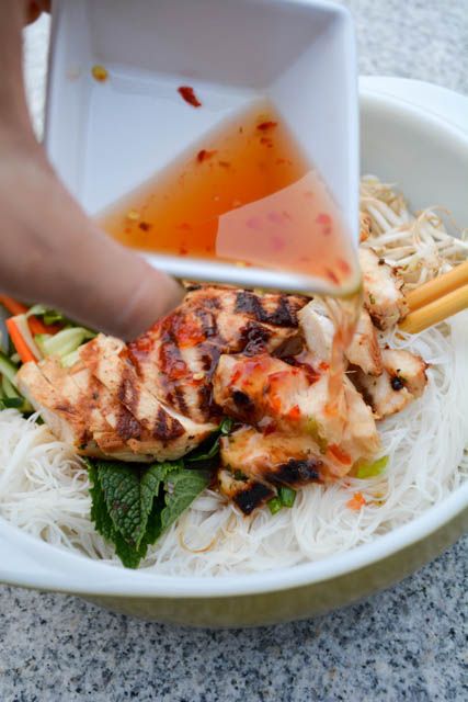 Grilled Chicken Vermicelli Bowl-4 Chicken Vermicelli Bowl, Vietnamese Grilled Chicken, Vermicelli Bowl, Chicken Vermicelli, Quick Pickled Vegetables, Vermicelli Recipes, Vietnamese Pho, Vermicelli Noodles, Rice Vermicelli