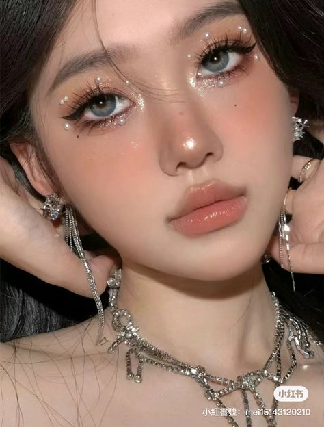 Dinner Makeup, Angel Makeup, Concert Makeup, Ideal Makeup, Asian Makeup Looks, Light Makeup Looks, Chinese Makeup, Rave Makeup, Mild Cleanser