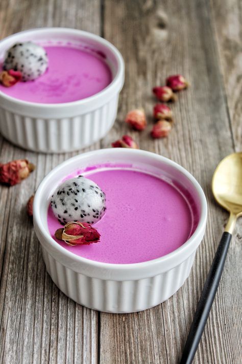 Dragonfruit Desserts, Dragonfruit Dessert, Dragon Fruit Dessert, Dragonfruit Recipes, Dragon Fruits, Super Easy Desserts, Fruit Ice Cream, Summer Baking, Food Lab