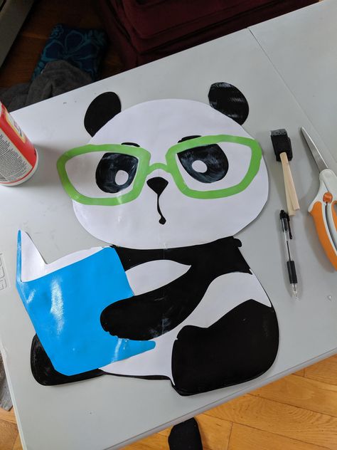 Made a giant panda reading for my classroom today Panda Themed Classroom Decor, Panda Door Decorations Classroom, Panda Classroom Decorations, Panda Classroom Theme, Panda Classroom, Panda Bear Crafts, Bear Crafts Preschool, Panda Decor, Teaching Classroom Decor