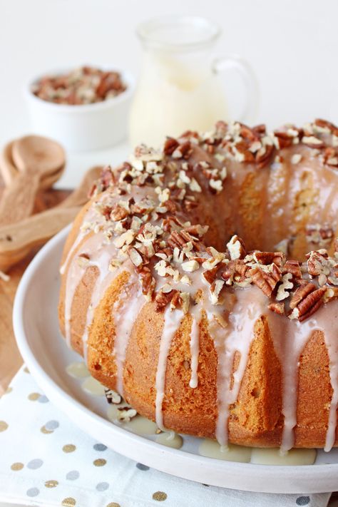 Butter Pecan Bundt Cake Butter Pecan Bundt Cake, Christmas Bundt Cake Recipes, Pecan Bundt Cake, Cake With Icing, Christmas Bundt Cake, Salted Caramel Cake, Butter Pecan Cake, Caramel Apple Cake, Pumpkin Bundt Cake