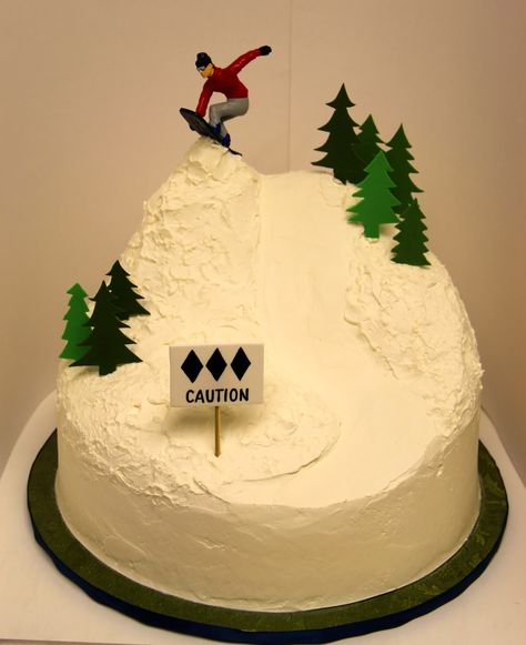 Ski Slope Cake, Skiing Birthday Cake, Ski Cake Ideas, Classy 21st Birthday Cake, Snowboard Cake, Classy 21st Birthday, Ski Cake, 50th Birthday Cakes For Men, Winter Torte