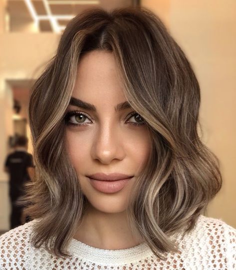 Hair Color Brown Chestnut, Angled Hair, Cool Blonde Hair Colour, Cool Blonde Hair, Brown Blonde Hair, Short Hair Balayage, Penteado Cabelo Curto, Haircuts For Long Hair, Hazel Eyes