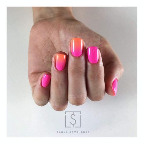 Roze & Ombre Roze / Oranje Urban Nails, Nail Vibes, Nagellack Trends, Nails Glitter, Rose Orange, Art Nails, Balayage Hair, Glitter Nails, Summer Nails