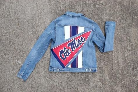 College Football Tailgate Outfit, Denim Painting, College Crafts, Jean Jacket Diy, College Merch, Handwashing Clothes, Custom Jean, Custom Jean Jacket, College Jacket