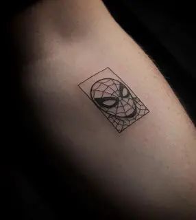 Small Spider Man Tattoo, Marvel Flash Tattoo, Spider Man Tattoo Design, Small Spiderman Tattoo, Spider Man Tattoo Ideas, Small Marvel Tattoo Ideas, Spiderman Tattoo Design, Marvel Tattoos Minimalist, Marvel Tattoo Ideas