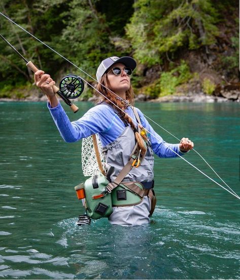 Fly Fishing Girls, Montana Fishing, Fishing Waders, Fly Fishing Tips, Bowfishing, Fishing Pictures, Fishing Knots, Fishing Girls, Fish Camp