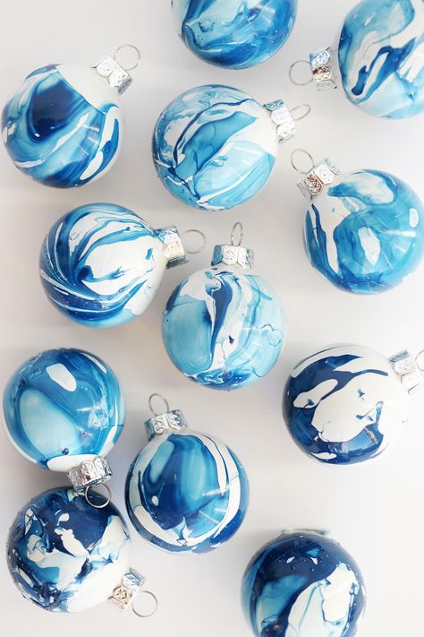 Visit The Sweetest Occasion for dozens of beautiful homemade ornaments including easy DIY ornaments made with simple glass ornaments. Marbled Ornaments, Homemade Ornaments, Navidad Diy, Easy Christmas Diy, Noel Christmas, Holiday Diy, Blue Christmas, Xmas Ornaments, Xmas Crafts