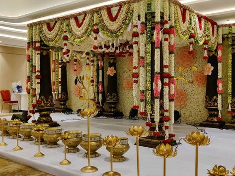 Small Mandapam Decoration, Traditional Muhurtham Stage Decoration, Small Wedding Hall Decorations, Small Mandap Decoration, Muhurtham Backdrop, Indian Reception Stage Decoration Backdrops, Muhurtham Stage Decoration, Pelli Mandapam Decoration, Muhurtham Decor