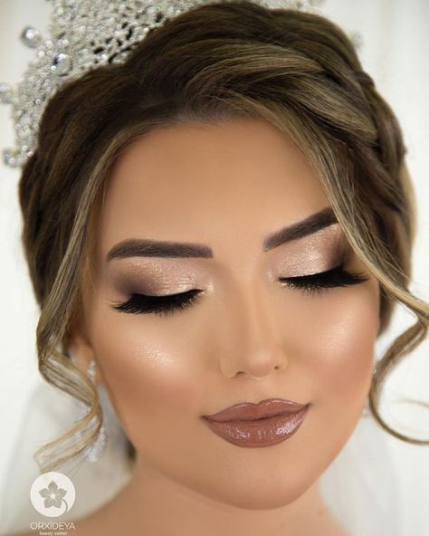 Wedding Makeup Looks For Bride Green Eyes, Brides Makeup Look, Quinceanera Make Up Natural, Formal Makeup Looks Full Glam, Make Up For Champagne Dress Eye Makeup, Bride Makeup Ideas Wedding, Gold Bride Makeup, Makeup Ideas For Champagne Dress, Quinceanera Mom Makeup