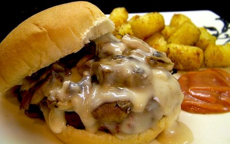 Mushrooms Burger, Mushroom And Swiss Burger, Mushroom And Swiss, Burgers On The Stove, Swiss Burger, Mushroom Swiss Burger, Swiss Recipes, Mushroom Burger, Copycat Restaurant Recipes