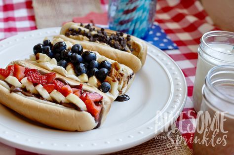 Dessert Hot Dogs, Hot Dog Buns Leftover, Leftover Hot Dog Buns, Hot Dog Buns Recipe, Bun Recipes, Food Combos, Marshmallow Desserts, Pairing Ideas, Dog Cart