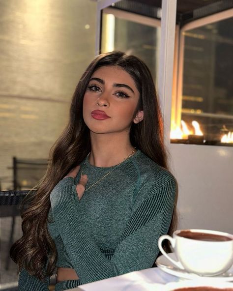 Pretty Arab Girl, Arab Girl Aesthetic, Middle Eastern Beauty, Syrian Beauty, Middle Eastern Women, Syrian Women, Arabic Girl, Lebanese Women, Arabic Women