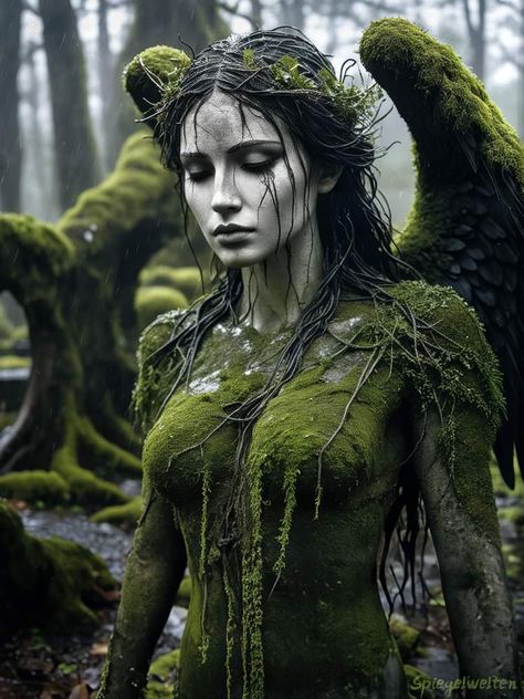 Female Forest Spirit, Forest Creature Makeup, High Fae Aesthetic, Fey Character Design, Nature Woman Art, Mythical Creatures Costumes, Unseelie Fae Aesthetic, Moss Creature, Faerie Creatures