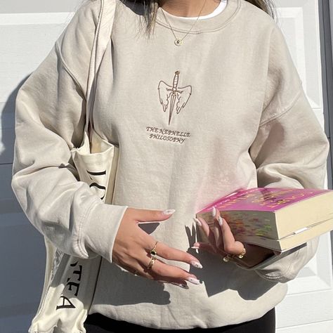 Super comfy crewneck ACOTAR merch representing one of my favorite scenes between Azriel and Feyre. Acotar Merchandise, Acotar Merch, Embroidered Crewneck, Crew Neck Sweatshirt, Crew Neck, Sweatshirts, Books