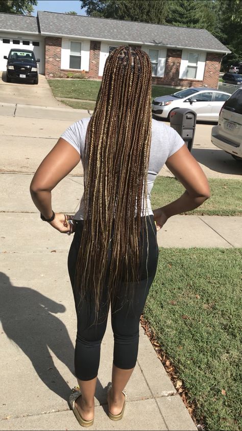 #braids #knotlessbraids #protectivestyles #boxbraids #braidstyles #longbraids Mixed Brown Knotless Braids, Thigh Length Box Braids, Honey Brown Knotless Box Braids, Honey Brown Box Braids, Thigh Length Knotless Braids, Brown Knotless Box Braids, Honey Brown Knotless Braids, Ombré Knotless, Braids Colours