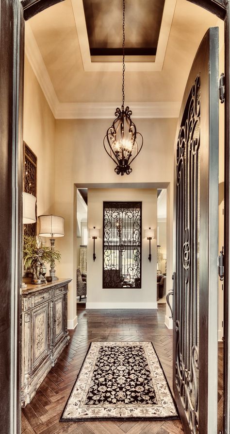 Italian Foyer Interior Design, Mediterranean Foyer Entryway, Mediterranean Entryway Decor, Mediterranean Style Living Room Ideas, Modern Mediterranean Home Interior, Tuscan Entryway Ideas, Mediterranean Living Room Design, Entryway Mediterranean, Meditaranian Interiors