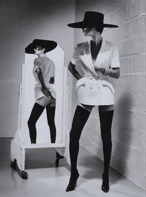 Helmut Newton Women, Guy Bourdin Photography, Guy Bourdin, French Vogue, Helmut Newton, High Fashion Photography, Glam Photoshoot, French Photographers, Famous Photographers