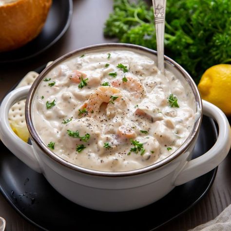 This Creamy Seafood Chowder recipe is filled with salmon, halibut, shrimp, and baby clams to satisfy your seafood craving! Halibut Chowder Recipes, Halibut Chowder, Best Seafood Chowder Recipe, Seafood Chowder Recipe, Creamy Seafood, Corkboard Ideas, Creamy Salmon, Chowder Recipes Seafood, Fish Chowder