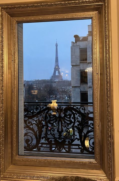 Life In Pink, Paris Dream, Parisian Aesthetic, Coffee In The Morning, Parisian Life, Moving To Paris, Paris Aesthetic, Living In Paris, Paris Apartments