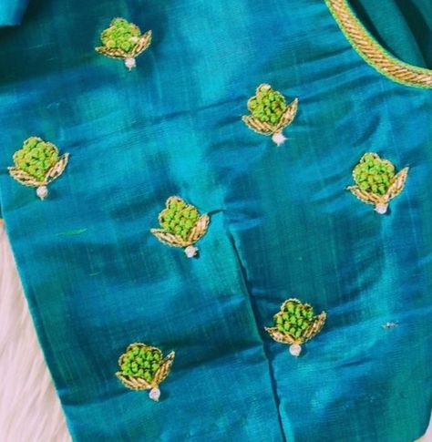 Mudi Kuttu Maggam Work, Butties Maggam Work, Aari Buttas, Machi Work, Vanki Designs Jewellery, Magam Work Designs, Green Blouse Designs, Worked Blouse, Mirror Work Blouse Design