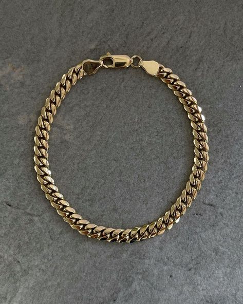 Kinn® on Instagram: “Solid gold💫 Our Familia Cuban Bracelet is reminiscent of Jennie’s gold ID bracelet that she received from her grandmother—this bracelet is…” Cuban Bracelet, Jewellery Ideas, Id Bracelets, Blouse Outfit, Nail Accessories, Jeans Jumpsuit, Romper Pants, Accessories Branding, Beauty Make Up