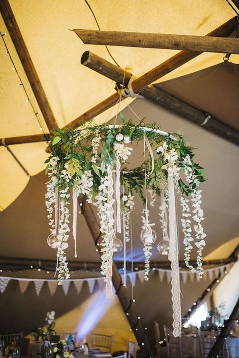 33 Cool Ways To Use Hoops At Your Wedding Ikea Wedding Ideas, Feather Wedding Decorations, Hanging Wedding Decorations, Rustic Wedding Decorations, Barn Dance, Barn Wedding Decorations, Tipi Wedding, Feather Wedding, Hanging Chandelier