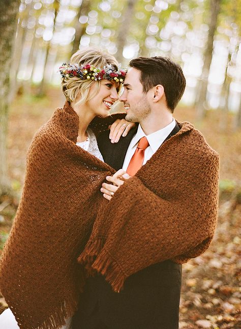 cuddling is my favorite thing http://www.weddingchicks.com/2013/12/31/bright-bronze-wedding-inspiration/ Fall Wedding Looks Bride, October Wedding Photos, Autumn Wedding Decorations, October Bride, Autumn Wedding Dress, Autumn Wedding Photography, Autumn Wedding Decor, Autumn Wedding Ideas, Fall Flower Crown