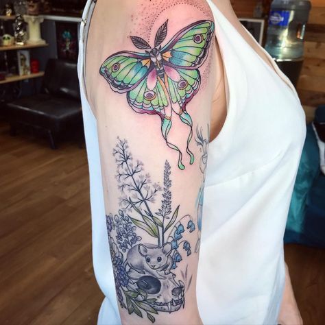 What does a moth tattoo means? The complete guide! 6 Moth Tattoo Color, Tattoos Inspired By Books, Bugs Tattoo, Watercolor Bugs, Vintage Clock Tattoos, Moth Tattoo Meaning, Lunar Moth Tattoo, Luna Moth Tattoo, Moth Tattoo Design