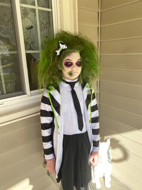 Beetlejuice makeup for kids. Girl. Girl costume halloween idea costume. Beetlejuice Makeup Kids Easy, Kids Beetlejuice Costume Diy, Kids Beetlejuice Makeup, Beetlejuice Makeup Kids, Girls Beetlejuice Costume, Beetle Juice Girl Costume, Girl Beetlejuice Makeup, Beatle Juice Costume Women, Girl Beetlejuice Costume