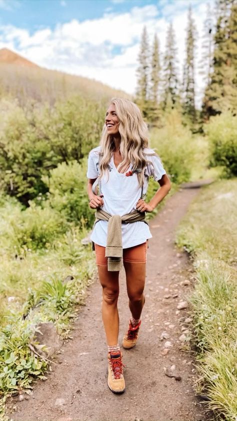 Wander Outfits, Wander Outfit, Camping Outfits For Women, Hiking Attire, Cute Hiking Outfit, Hiking Fits, Hiking Outfit Spring, Aesthetic Hiking, Hiking Tattoo