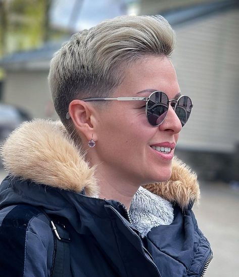 Women's Faded Undercut with Pompadour Feminine Undercut, Fade Haircut Women, Feminine Pixie Cuts, Short Curly Cuts, Mid Fade Haircut, Best Fade Haircuts, Undercut Styles, Pixie Cut With Undercut, White Blonde Hair